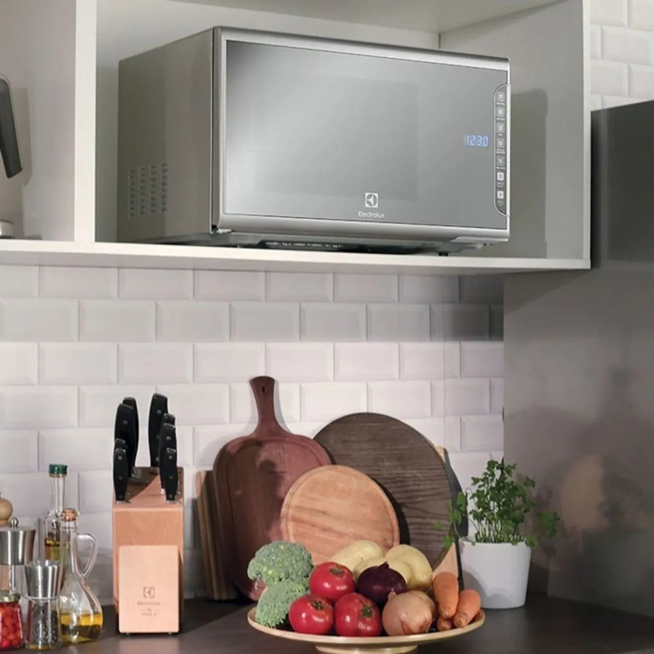 Micro-Ondas Electrolux Prata com Painel Integrado 31L (MI41S) - Imagem 4