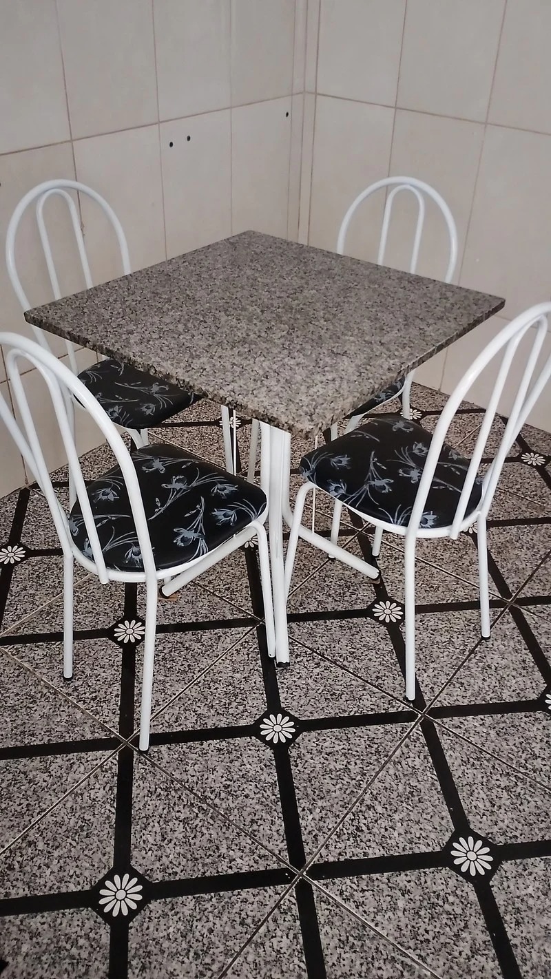 Mesa de Jantar 4 Cadeiras Quadrada Branca Artefamol America Thais - Imagem 5