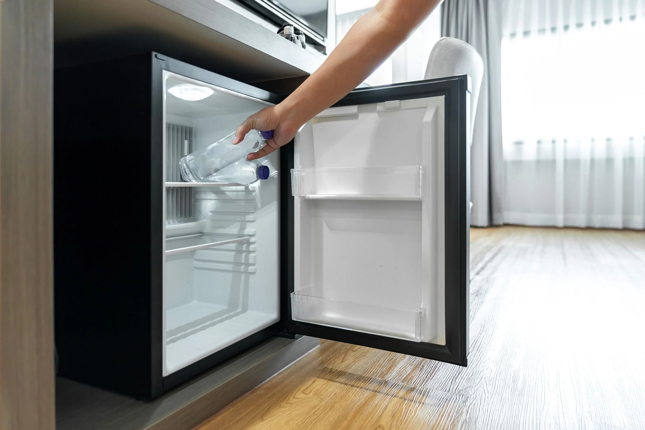 Frigobar Midea 67L Branco Inverter MDRD108FGD013 - Imagem 5